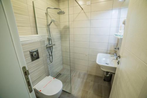 Hotel River - image 11