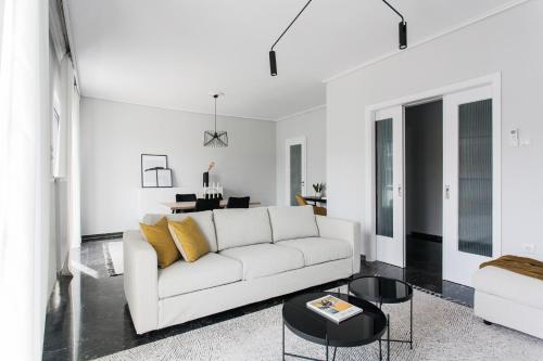 Spacious & Airy 1BR Apartment near HELEXPO Marousi by UPSTREET, Афины (фото 2)