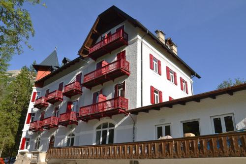 Hotel Croda Rossa - image 2