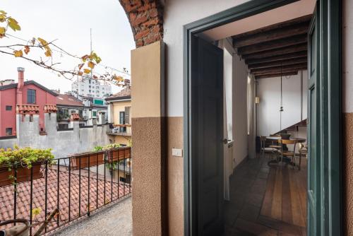 Duplex incantevole sui tetti nel cuore dei Navigli - image 2