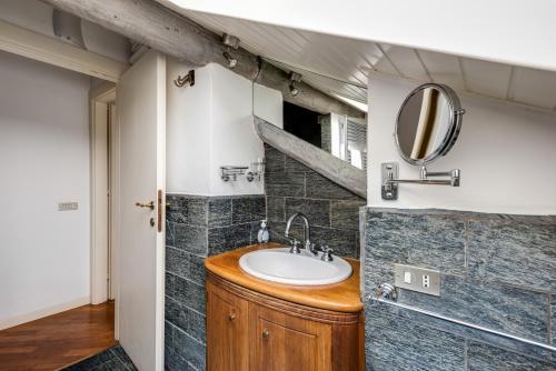 Duplex incantevole sui tetti nel cuore dei Navigli - image 11