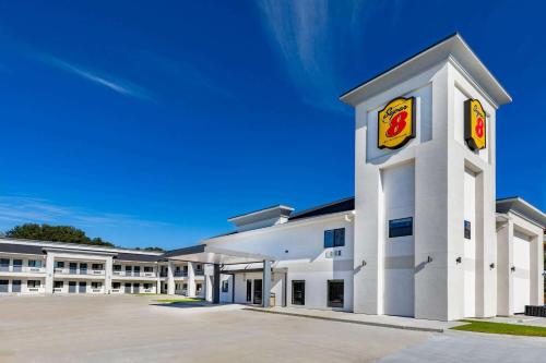 Super 8 by Wyndham Houston NW Beltway 8/West Rd - image 6