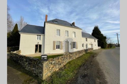 Studio indépendant 2 pers - Châtillon sur Colmont la petite gare gîte à louer Saint-Georges-Buttavent