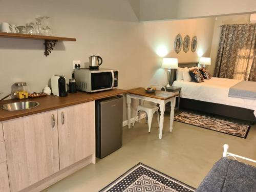 Steenkoppies semi self catering apartment