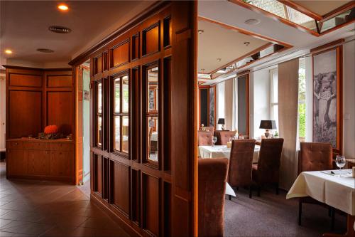 مطعم, Hotel Zur Linde in شيرمبيك