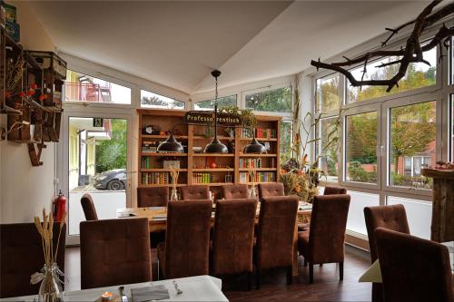 مطعم, Hotel Zur Linde in شيرمبيك