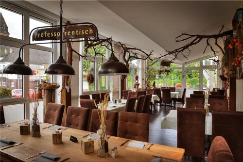 مطعم, Hotel Zur Linde in شيرمبيك