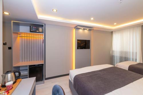 White Corner Hotel - main image