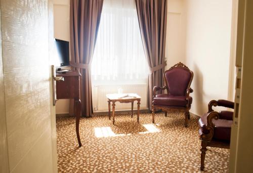 Hotel Zileli Hotel Zileli is a popular choice amongst travelers in Canakkale, whether exploring or just passing through. The hotel has everything you need for a comfortable stay. 24-hour front desk, facilities for