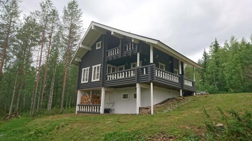 Hallanpoika mokki in Hyrynsalmi