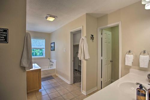 Longview Family Home with Furnished Deck and Grill - main image