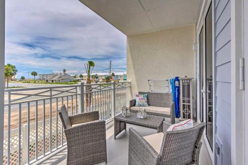 Bright Mexico Beach Condo Walk to Waterfront - main image