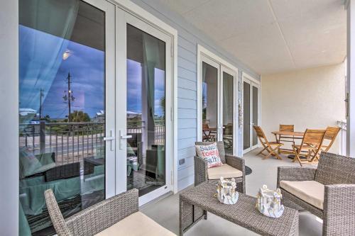 Bright Mexico Beach Condo Walk to Waterfront - image 3