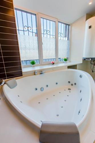 Jacuzzi Sauna Luxury Spa Apartment, Kiew (Foto 3)