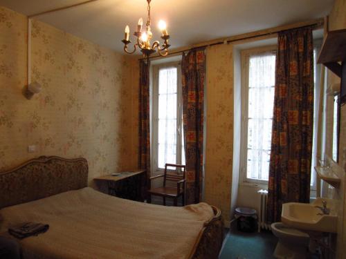 Chambre double, salle de bain partagée