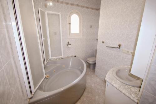 Tosal Julia - sea view villa with private pool in Calpe - image 3