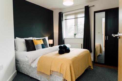 Gated Parking I Kitchen I WIFI I Netflix I PRIDE APARTMENTS