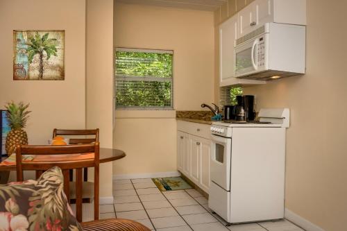 Cedar Cove Resort & Cottages - image 6