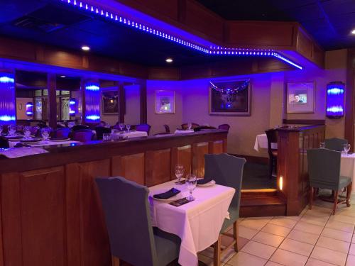 餐廳, Clarion Inn Southern Pines - Pinehurst in 南派恩斯