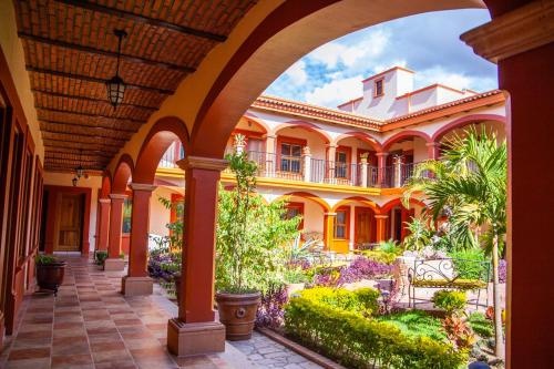 . Encanto de la Sierra Hotel
