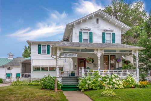 Carriage House Bed & Breakfast in Winona, USA