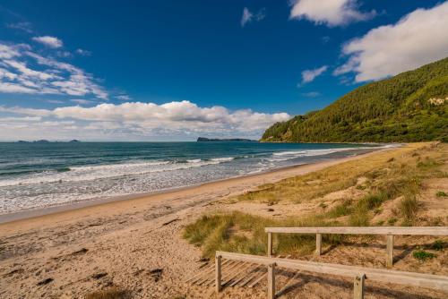Dusj, Retreat by the Beach - Pauanui Holiday Home in Pauanui