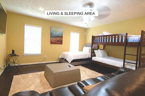Downtown 25 Minutes, 8 Beds, 4 Bedrooms - Turtle Creek in Missouri City, USA