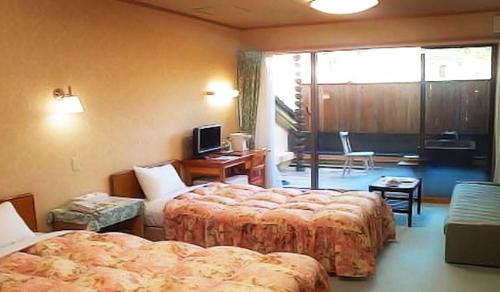 Sansuikan Kawayu Midoriya The 3-star Sansuikan Kawayu Midoriya offers comfort and convenience whether youre on business or holiday in Hongu. The hotel offers guests a range of services and amenities designed to provide comfor