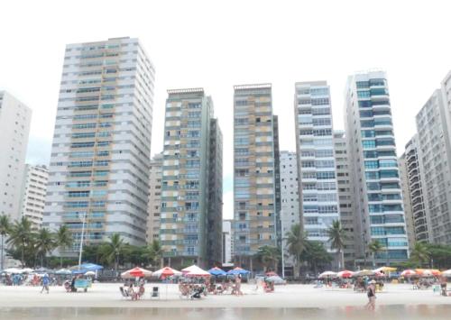 C - Apartamento frente para o MAR-pe na areia-Praia de Pitangueiras