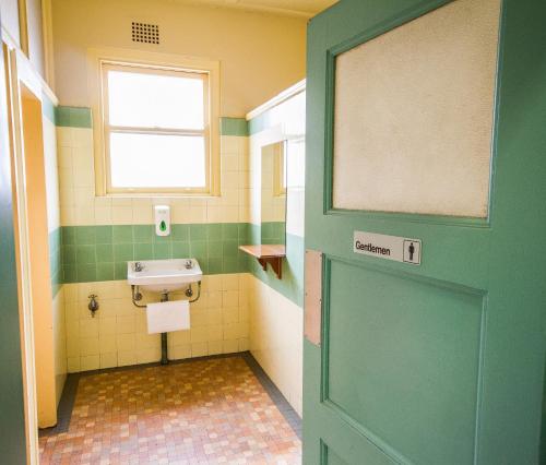 Grand Hotel Rockdale - image 7