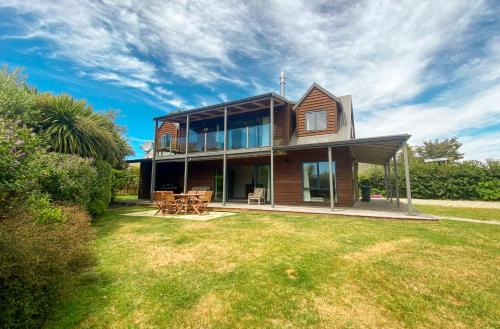 Stunning Panoramic Lake Hawea Views 5 Bedrooms Room Type - Five-Bedroom House