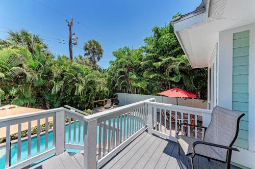 3 king bedrooms with their own bathroom den area with bunk beds private pool bikes & beach gear - image 6