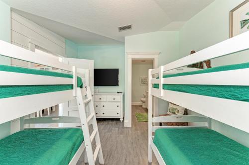 3 king bedrooms with their own bathroom den area with bunk beds private pool bikes & beach gear - image 7
