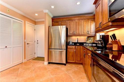 Beautiful 2 bedroom 2 bathroom Condo beach gear private laundry free WIFI - image 2