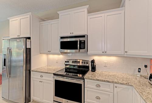 Steps to the beach beach gear bikes ping pong table heated pool with spa free highspeed WiFi - main image