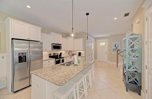 Steps to the beach beach gear bikes ping pong table heated pool with spa free highspeed WiFi - image 2