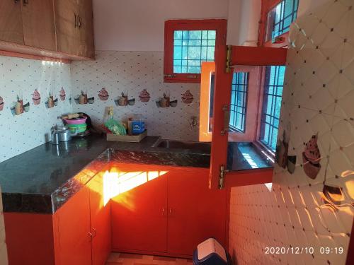 廚房, MangalMurti Himalyan Homestay Binsar in 賓沙