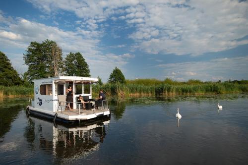 Beach, Havel Cruiser - Hausboot-Floße mit Stil in Brandenburg an der Havel