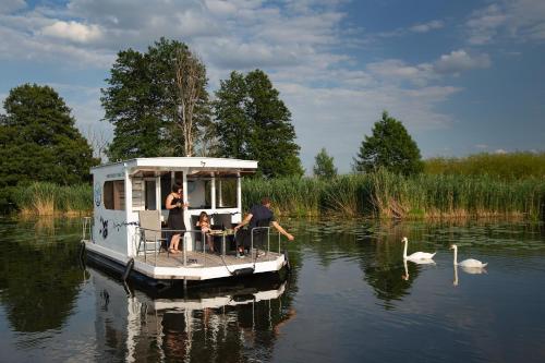 HAVEL-Cruiser Hausboot-Flöße mit Stil, Brandenburg an der Havel