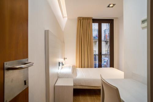 Hostal Fina - image 3