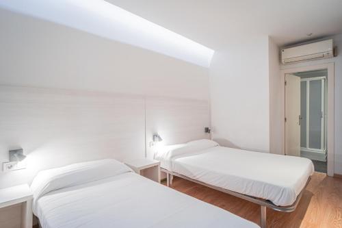 Hostal Fina - image 13