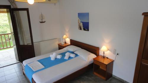 Melrose, Città di Skopelos (foto 2)