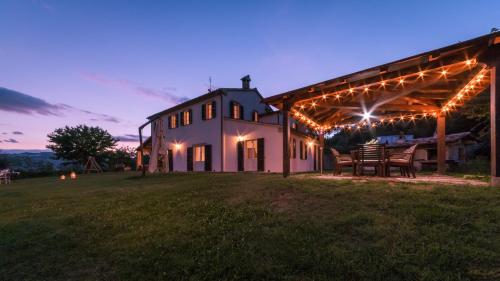  CASALE DEL PODESTA´ 10&1, Emma Villas in Fratte Rosa