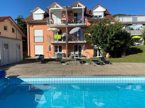 Die Seeblume - Ferienwohnung mit Pool und Seeblick - Apartment - Bodman-Ludwigshafen