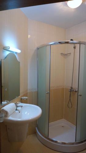 2 bedrooms, 4 beds