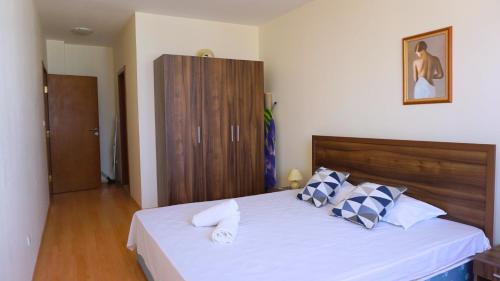 2 bedrooms, 4 beds