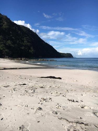 Taurikura Bay Relax and Explore