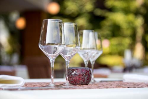 284143883 Art Hotel Kristal