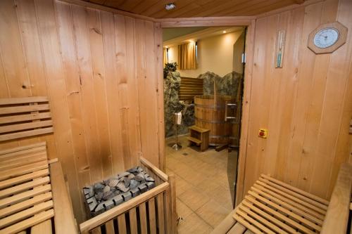 บริการนวด, Art Hotel Kristal in โบห์อินจ์สโกเยเซโร