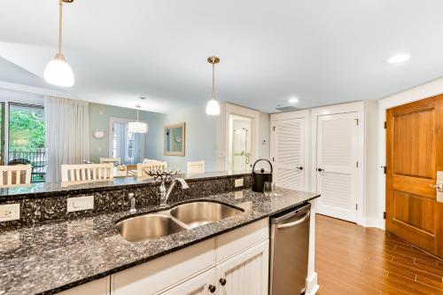 Sandestin Baytowne Wharf 449 Market St Inn - image 4